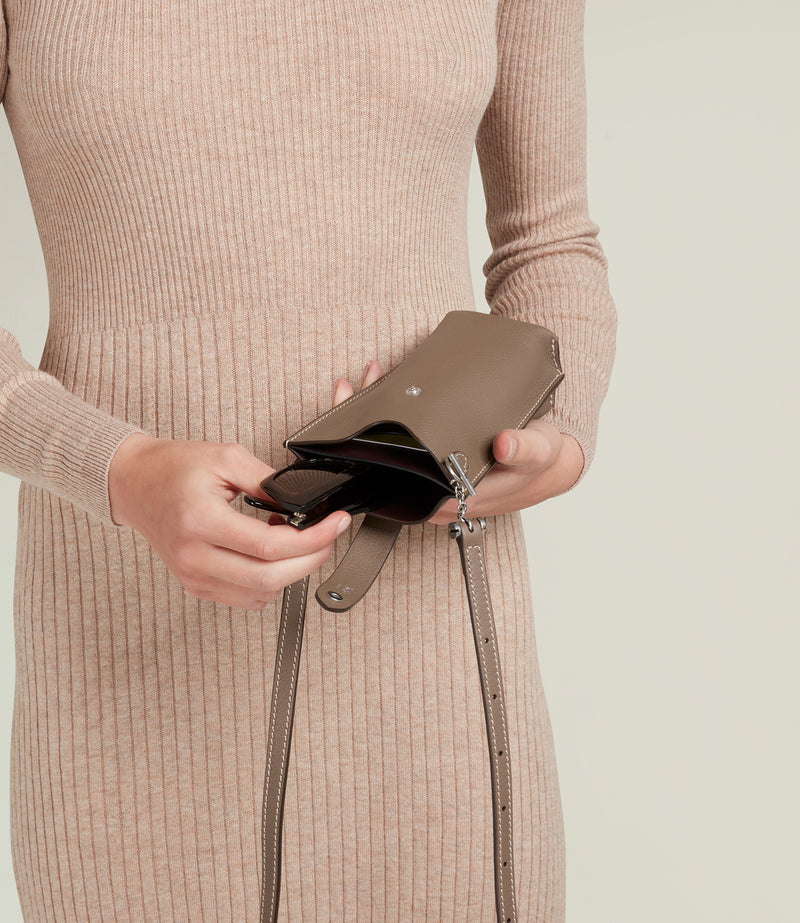 Minimalist Double Smooth Calfskin Taupe
