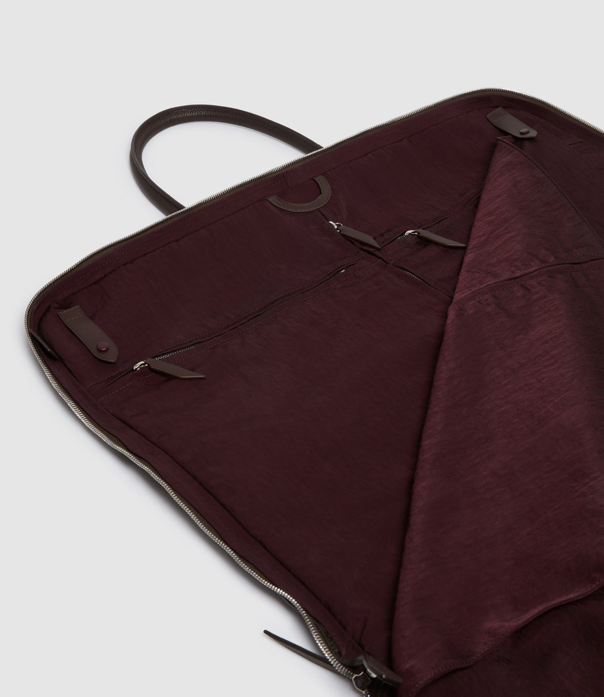 Closer Suit Carrier Pebble Grain Chocolate