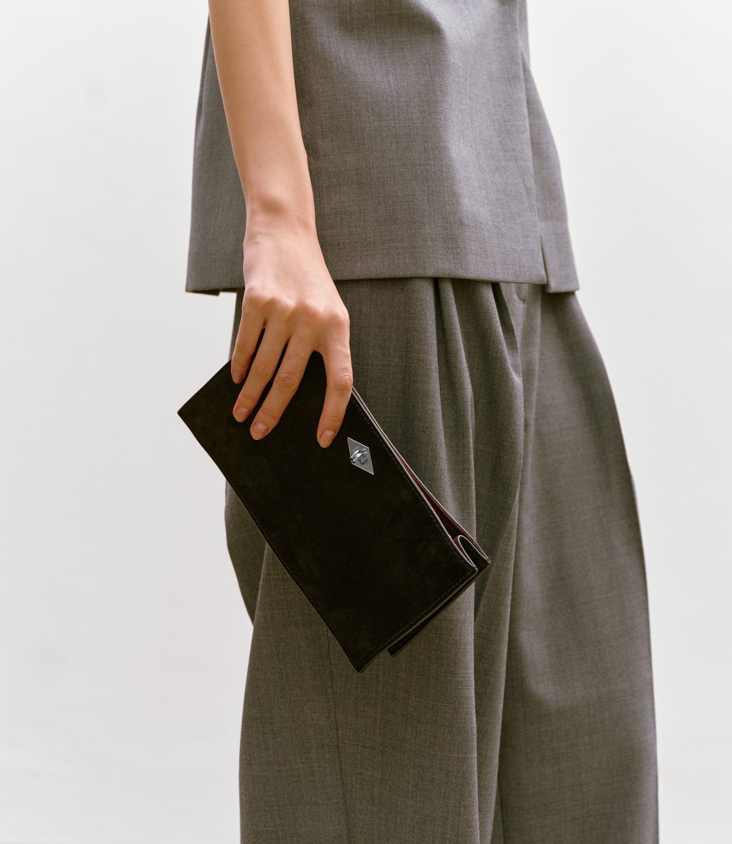 Ease 20 Buttery Suede Black