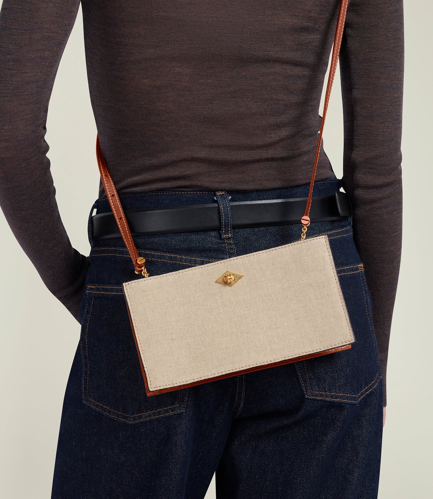 Ease 20 Natural Linen with Cognac