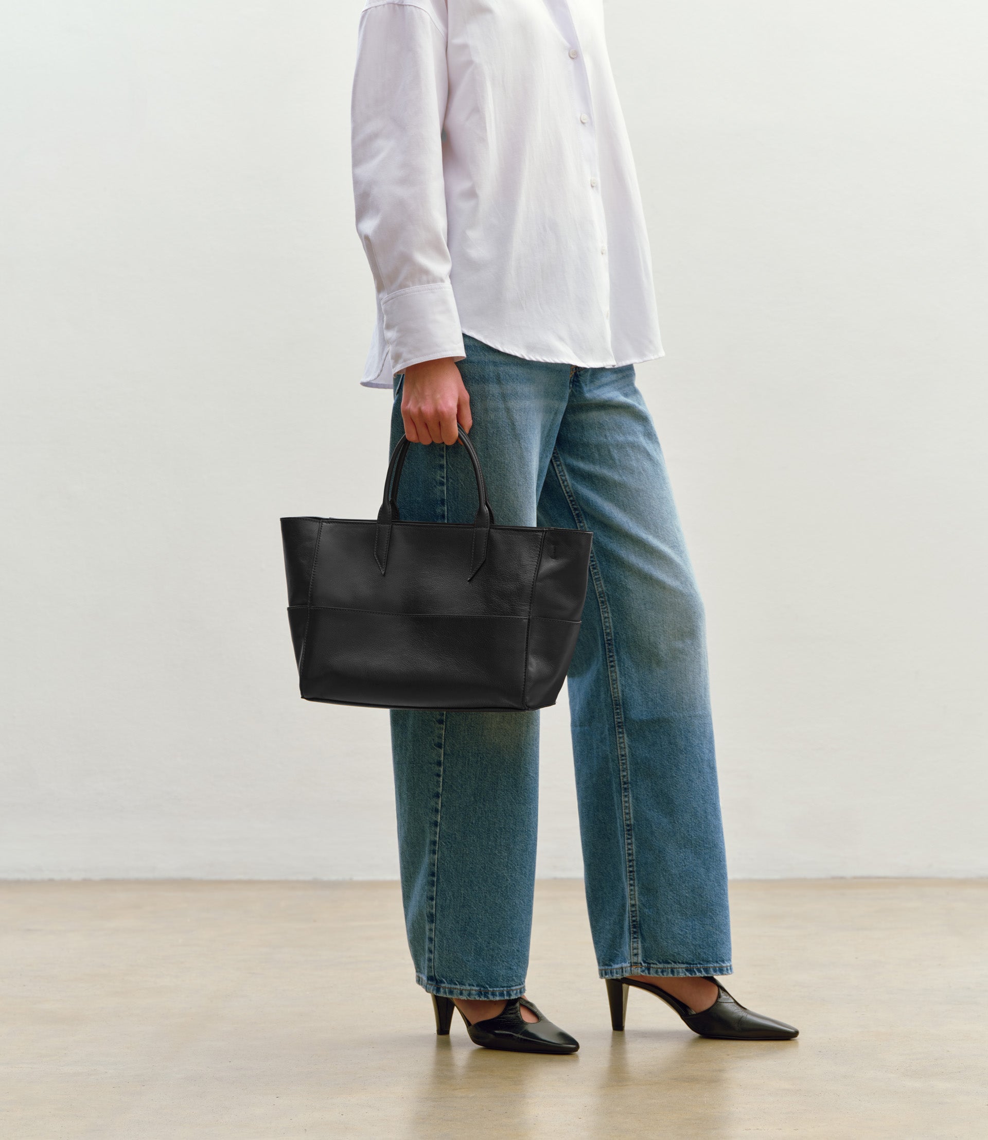 Métier Incognito 36 Handmade Italian Leather Tote Bag Suede