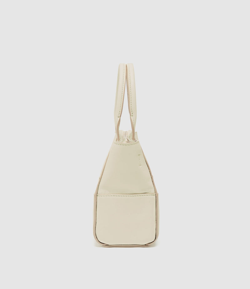 Incognito 20 Smooth Calfskin White Sand