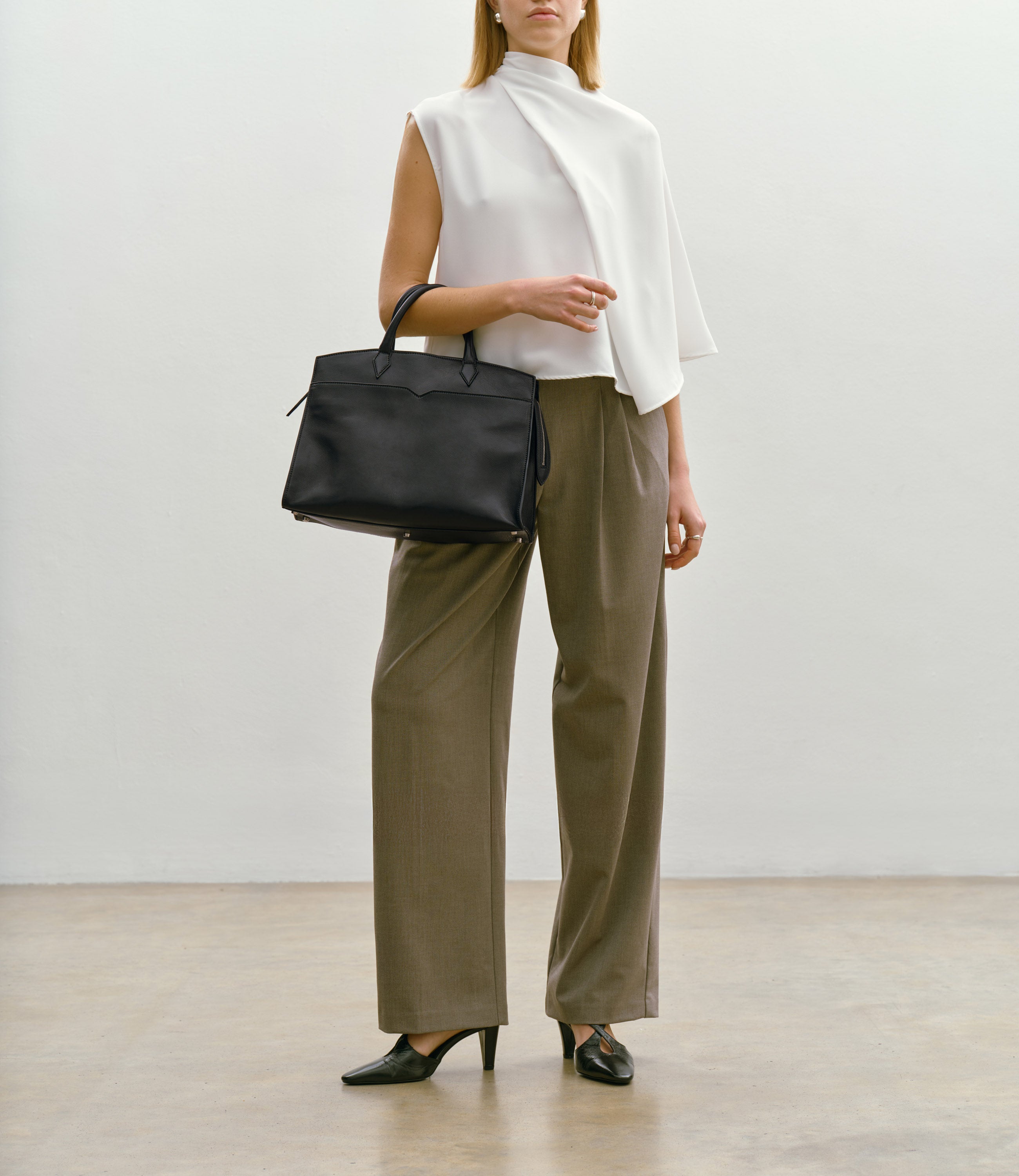 Pendulum 36 Marianne Leather Black | Métier US