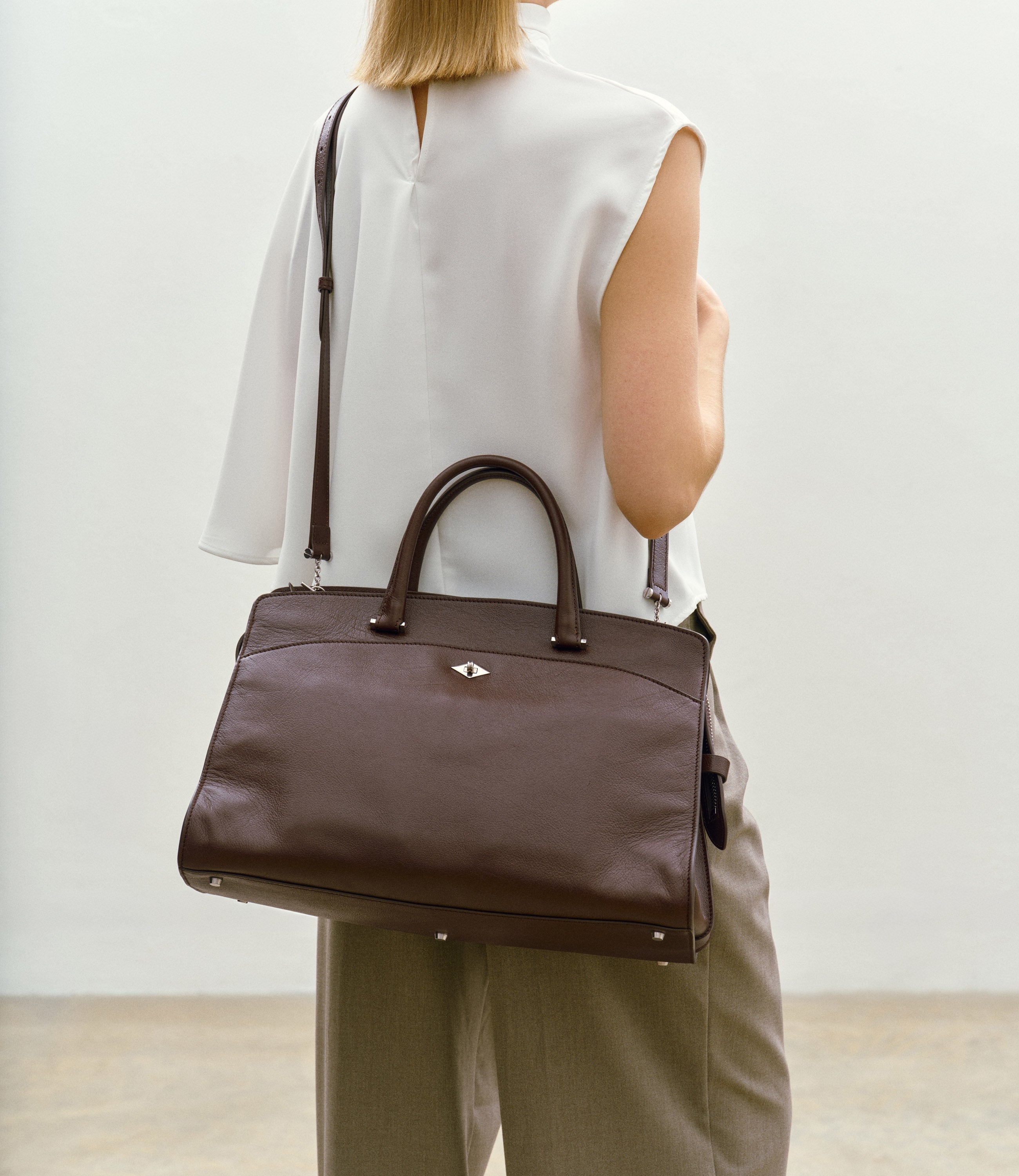 Private Eye Large Elvis Walnut with Silver Hardware | Métier US