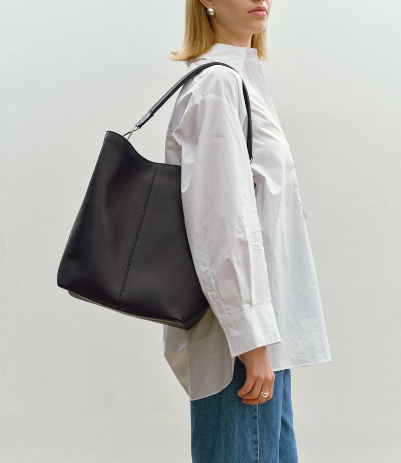 Twist 26 Supple Calfskin Black