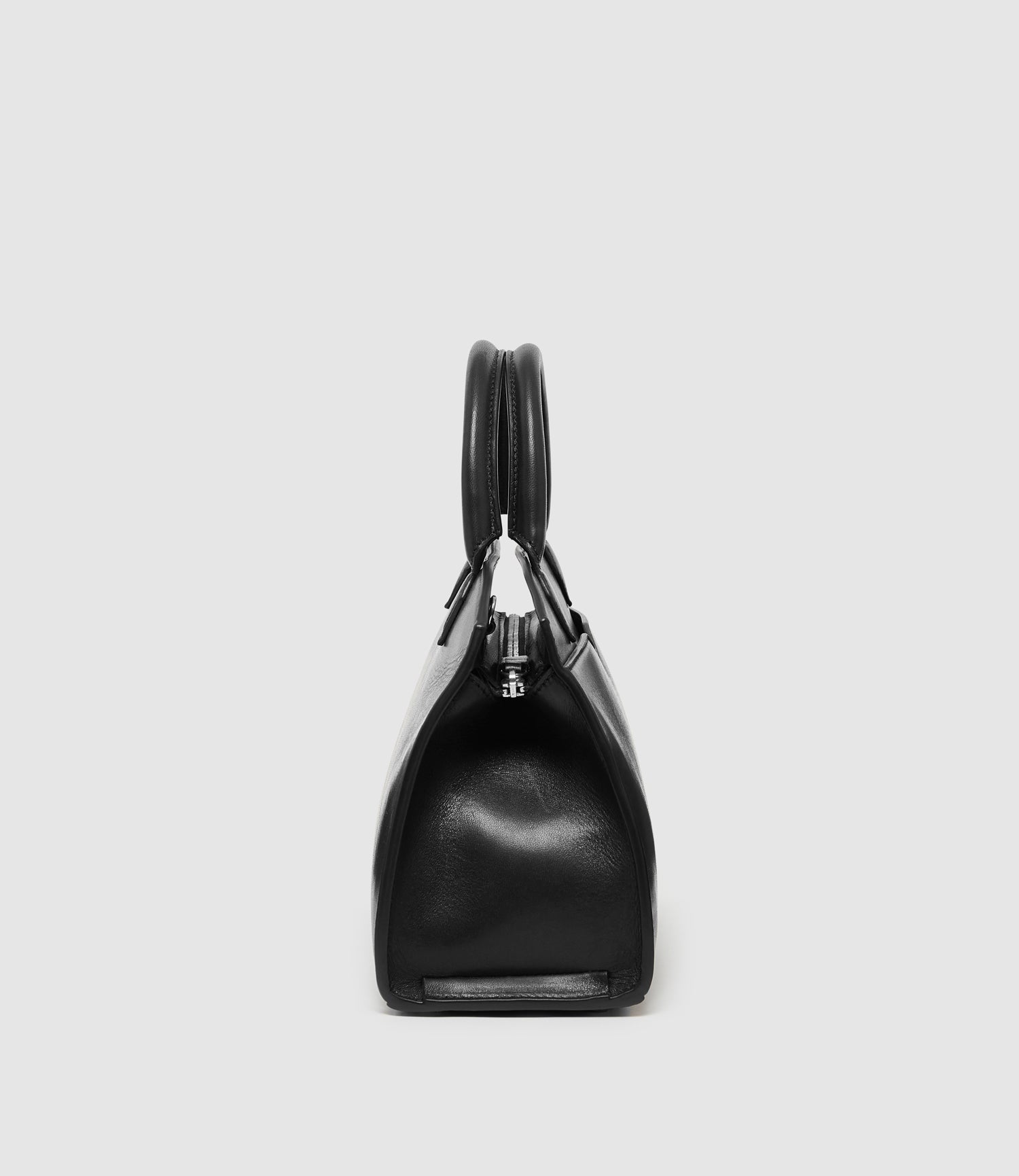 Pendulum 30 Buttery Nappa Leather Black | Métier US