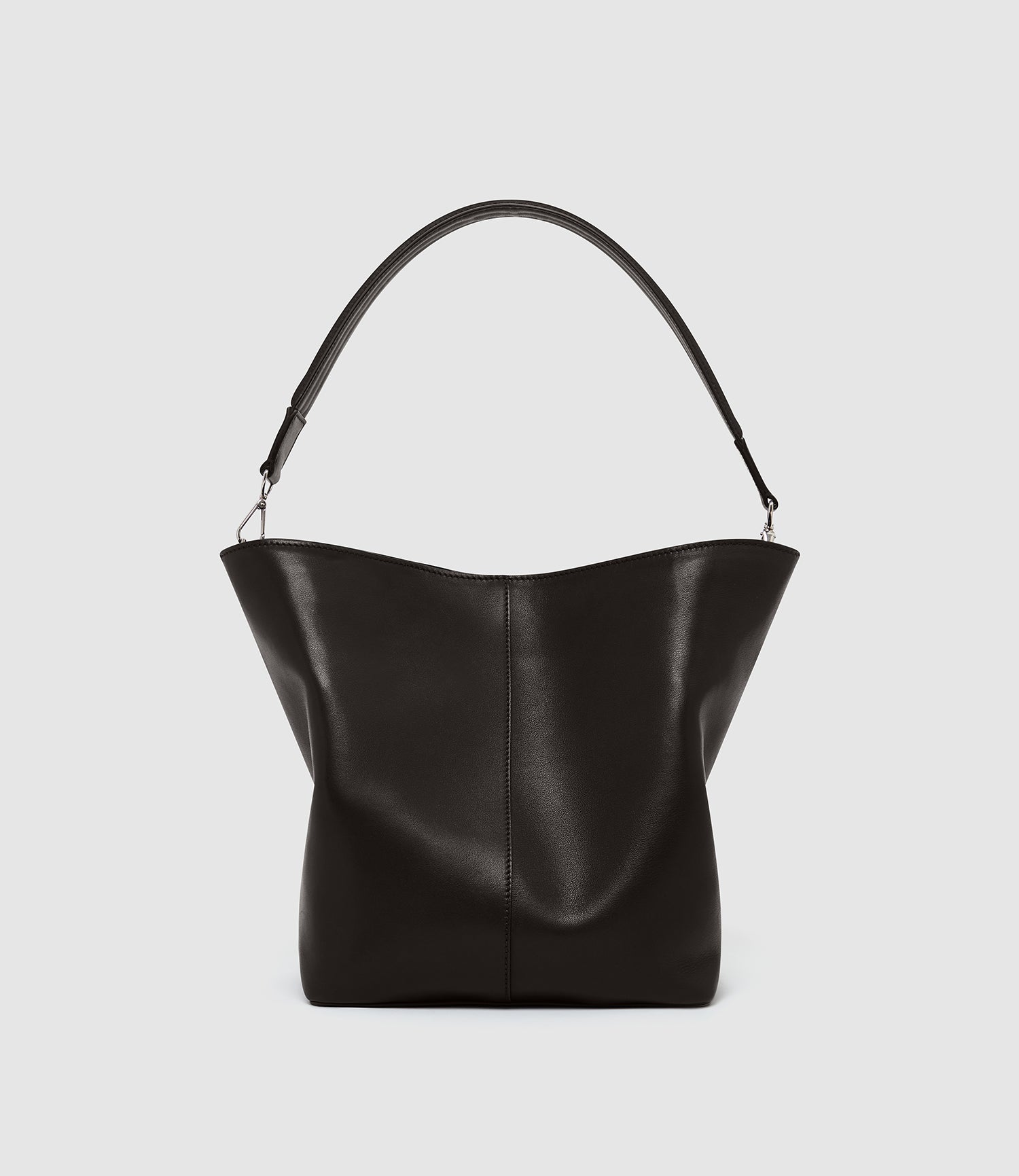 Twist 22 Supple Calfskin Leather Black| Métier US