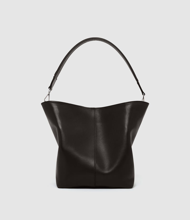 Twist 22 Supple Calfskin Black