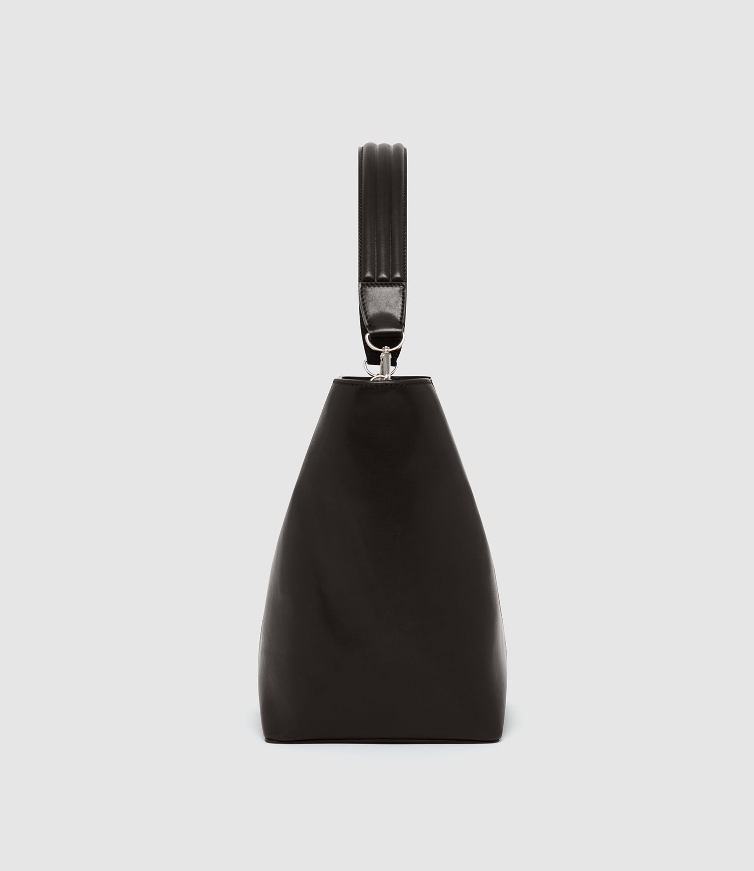 Twist 22 Supple Calfskin Leather Black| Métier US