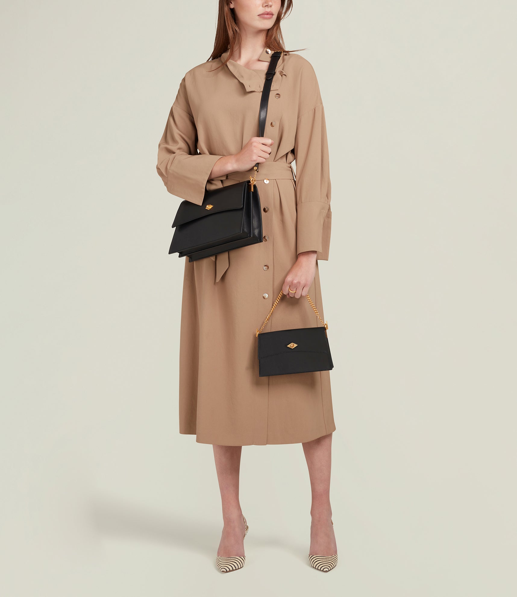 ROMAROミニバック Métier Women's Roma Mini Clutch Bag Black Leather – Métier US